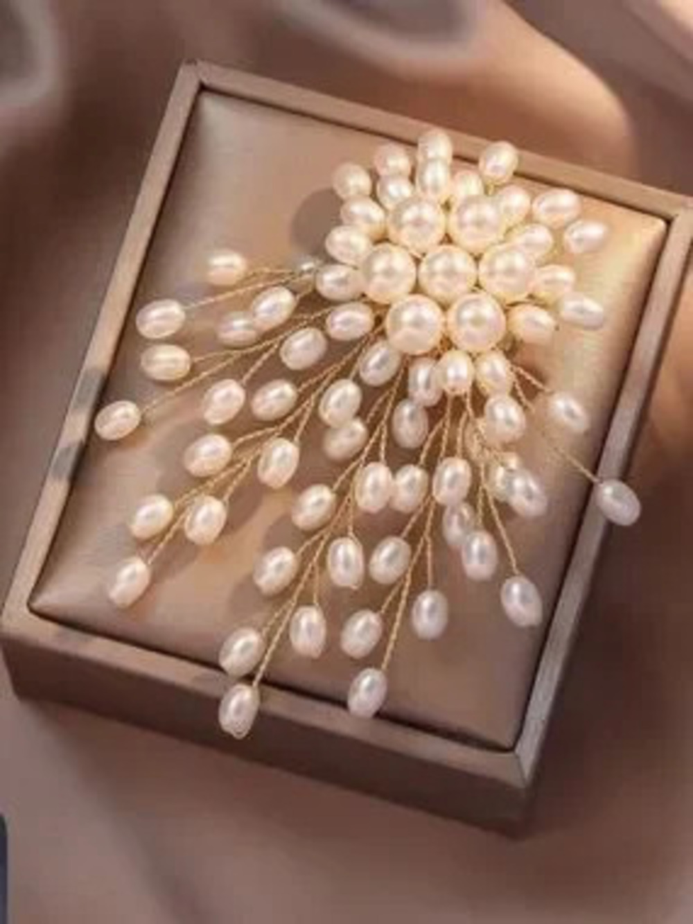 Elegant Pearl Burst Brooch - White